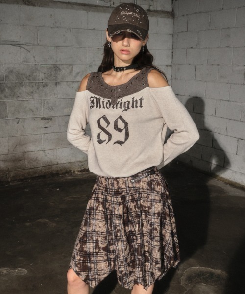 Midnight Move（ミッドナイトムーブ）の「A'GEM/9 × .kom 『MIDNIGHT MOVE/ミッドナイトムーブ』2way オフショルダー ナンバリングデザイン 長袖Tシャツ（Tシャツ/カットソー・レディース・ブラック/ブラウン/ベージュ・FREE）」の14枚目の写真