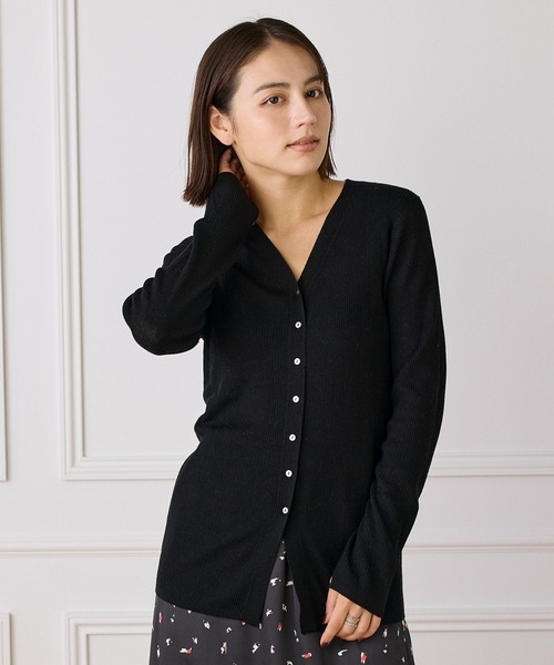 I.T.'S international（イッツインターナショナル）の「Vネックリブニットカーディガン《Melty air wool》（ニット/セーター・レディース・オフホワイト/グレー/ブラック/ブルー/ピンク・フリー）」の2枚目の写真