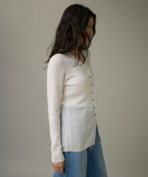 I.T.'S international（イッツインターナショナル）の「Vネックリブニットカーディガン《Melty air wool》（ニット/セーター・レディース・オフホワイト/グレー/ブラック/ブルー/ピンク・フリー）」の14枚目の写真