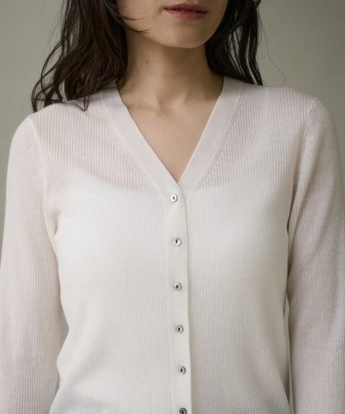 I.T.'S international（イッツインターナショナル）の「Vネックリブニットカーディガン《Melty air wool》（ニット/セーター・レディース・オフホワイト/グレー/ブラック/ブルー/ピンク・フリー）」の16枚目の写真