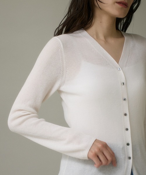 I.T.'S international（イッツインターナショナル）の「Vネックリブニットカーディガン《Melty air wool》（ニット/セーター・レディース・オフホワイト/グレー/ブラック/ブルー/ピンク・フリー）」の17枚目の写真