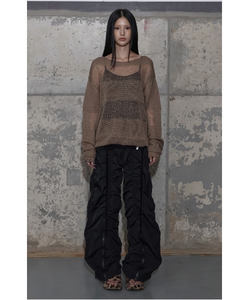 FANCY CLUB（ファンシークラブ）の「A'GEM/9 × .kom 『FANCY CLUB/ファンシークラブ』 LOW-RISE NYLON SHIRRING PANTS/ナイロン シャーリング パンツ（その他パンツ・レディース・ブラック・FREE）」の4枚目の写真