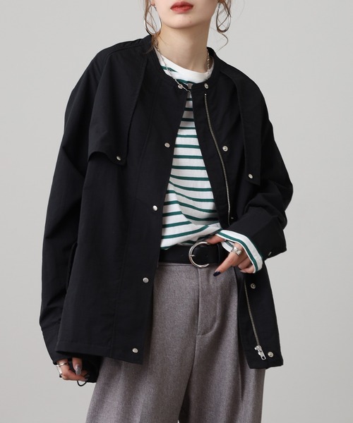 OMNES（オムネス）の「撥水加工ナイロン裾ドローコードAラインブルゾン（マウンテンパーカー・レディース・グレイッシュベージュ/ブラック/アイボリー・FREE）」の3枚目の写真