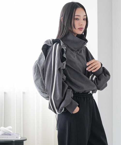 mili an deni(ミリアンデニ)の「サイドラインフェイクスウェードトラックジャケット(ブルゾン・レディース・ブラウン/チャコールグレー・M)」の8枚目の写真