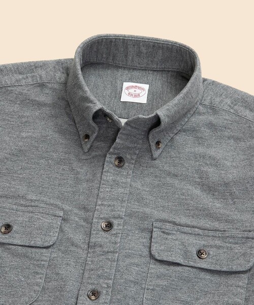BROOKS BROTHERS（ブルックスブラザーズ）の「コットン　シャモアクロス　ダブルポケット　カジュアルシャツ　Traditional Fit（シャツ/ブラウス・メンズ・カーキ/ブラウン/グレー・X-LARGE/SMALL/MEDIUM/LARGE）」の4枚目の写真
