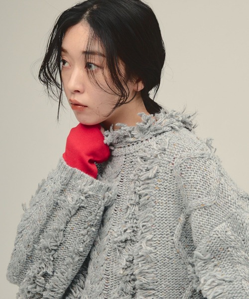 eL(エル)の「【eL】3G Fringe Cable Pullover/588095(ニット/セーター・レディース・コーラル/グレー/ブラック・FREE)」の1枚目の写真