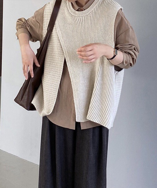 Miniministore(ミニミニストア)の「リブニットベスト 前後スリットニットジレ(ベスト・レディース・ブラック/グレイッシュベージュ/ダークブラウン/ダークベージュ・FREE)」の8枚目の写真