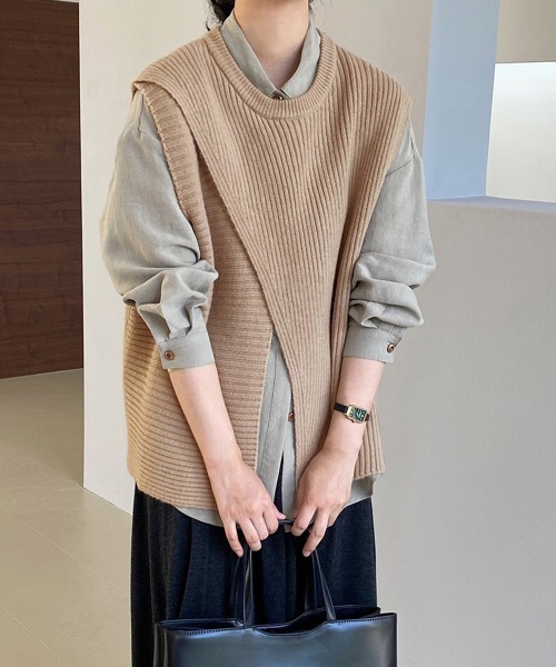 Miniministore(ミニミニストア)の「リブニットベスト 前後スリットニットジレ(ベスト・レディース・ブラック/グレイッシュベージュ/ダークブラウン/ダークベージュ・FREE)」の16枚目の写真