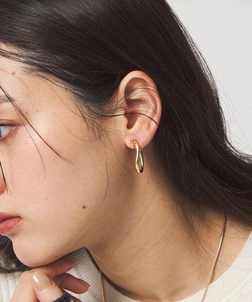 green label relaxing（グリーンレーベルリラクシング）の「ドロップフープ ウェーブ イヤリング（イヤリング・レディース・シルバー/ゴールド・FREE）」の3枚目の写真