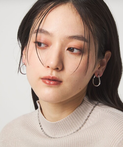 green label relaxing（グリーンレーベルリラクシング）の「ドロップフープ ウェーブ イヤリング（イヤリング・レディース・シルバー/ゴールド・FREE）」の4枚目の写真