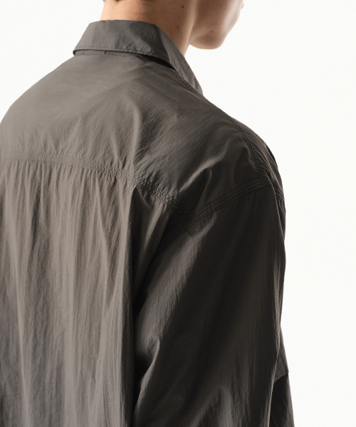 MUSINSA STANDARD（ムシンサスタンダード）の「[シティレジャー] ライトウェイトナイロンオーバーサイズシャツ [マッドグレー]（シャツ/ブラウス・メンズ・その他・MEDIUM/LARGE/X-LARGE/XX-LARGE/SMALL）」の6枚目の写真