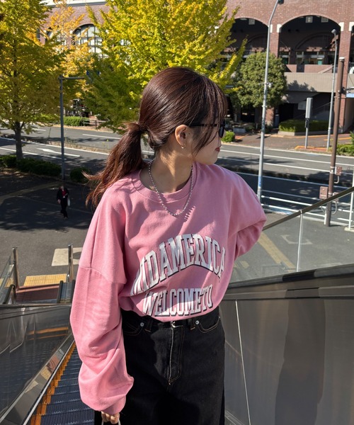 ISOOK（アイスー）の「【ISOOK / アイスー】カレッジロゴ風オーバーサイズスウェット / 長袖 クルーネック ラウンドネック カットソー レタリング ルーズ丈 ビッグシルエット 英字ロゴ 春服 春トップス グレー ピンク ZOZOTOWN限定（スウェット・レディース・ピンク/グレー・FREE）」の4枚目の写真