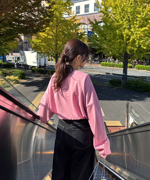 ISOOK（アイスー）の「【ISOOK / アイスー】カレッジロゴ風オーバーサイズスウェット / 長袖 クルーネック ラウンドネック カットソー レタリング ルーズ丈 ビッグシルエット 英字ロゴ 春服 春トップス グレー ピンク ZOZOTOWN限定（スウェット・レディース・ピンク/グレー・FREE）」の5枚目の写真