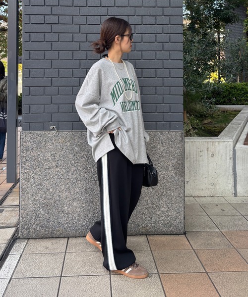 ISOOK（アイスー）の「【ISOOK / アイスー】カレッジロゴ風オーバーサイズスウェット / 長袖 クルーネック ラウンドネック カットソー レタリング ルーズ丈 ビッグシルエット 英字ロゴ 春服 春トップス グレー ピンク ZOZOTOWN限定（スウェット・レディース・ピンク/グレー・FREE）」の12枚目の写真
