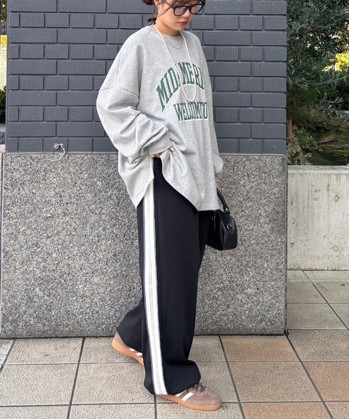 ISOOK（アイスー）の「【ISOOK / アイスー】カレッジロゴ風オーバーサイズスウェット / 長袖 クルーネック ラウンドネック カットソー レタリング ルーズ丈 ビッグシルエット 英字ロゴ 春服 春トップス グレー ピンク ZOZOTOWN限定（スウェット・レディース・ピンク/グレー・FREE）」の6枚目の写真