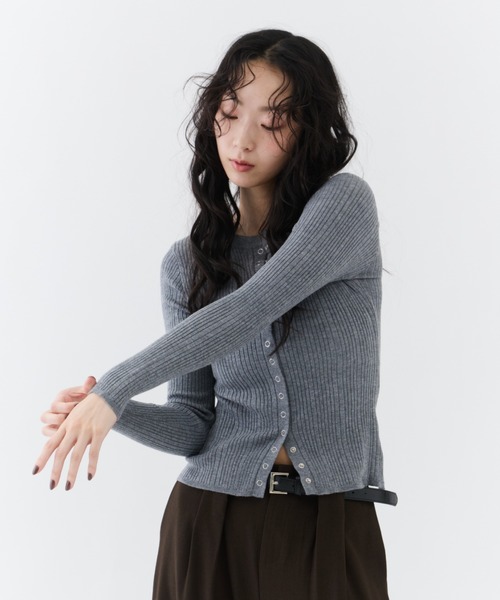 NUJOH（ヌゾ）の「Snap Rib Top / スナップリブトップ（Tシャツ/カットソー・レディース・アイボリー/ブラック/ライトブルー/チャコールグレー・FREE）」の4枚目の写真