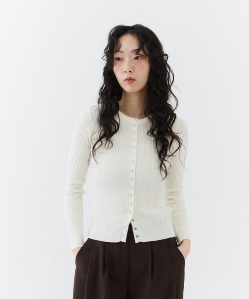 NUJOH（ヌゾ）の「Snap Rib Top / スナップリブトップ（Tシャツ/カットソー・レディース・アイボリー/ブラック/ライトブルー/チャコールグレー・FREE）」の8枚目の写真