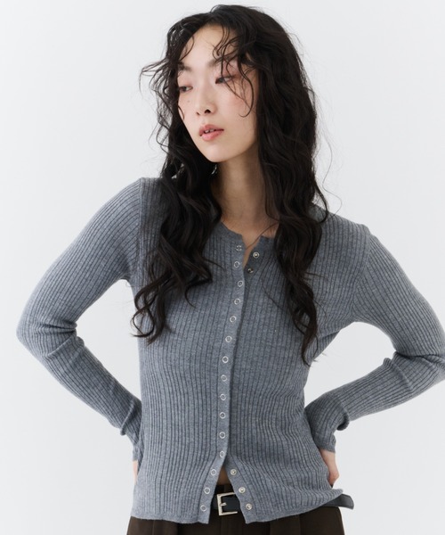 NUJOH（ヌゾ）の「Snap Rib Top / スナップリブトップ（Tシャツ/カットソー・レディース・アイボリー/ブラック/ライトブルー/チャコールグレー・FREE）」の17枚目の写真