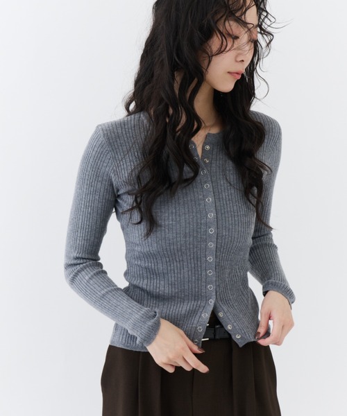 NUJOH（ヌゾ）の「Snap Rib Top / スナップリブトップ（Tシャツ/カットソー・レディース・アイボリー/ブラック/ライトブルー/チャコールグレー・FREE）」の18枚目の写真