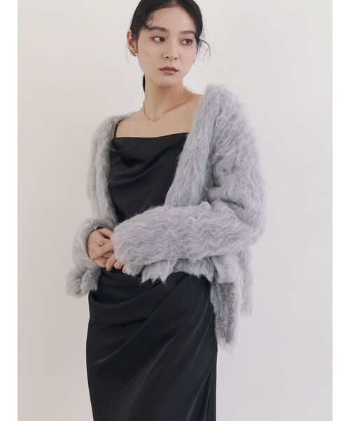 LAGUNAMOON(ラグナムーン)の「ファーライクニットカーデセットナローキャミワンピース(ワンピース・レディース・チャコールグレー/ベージュ・SMALL/MEDIUM)」の2枚目の写真