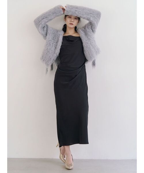 LAGUNAMOON(ラグナムーン)の「ファーライクニットカーデセットナローキャミワンピース(ワンピース・レディース・チャコールグレー/ベージュ・SMALL/MEDIUM)」の5枚目の写真