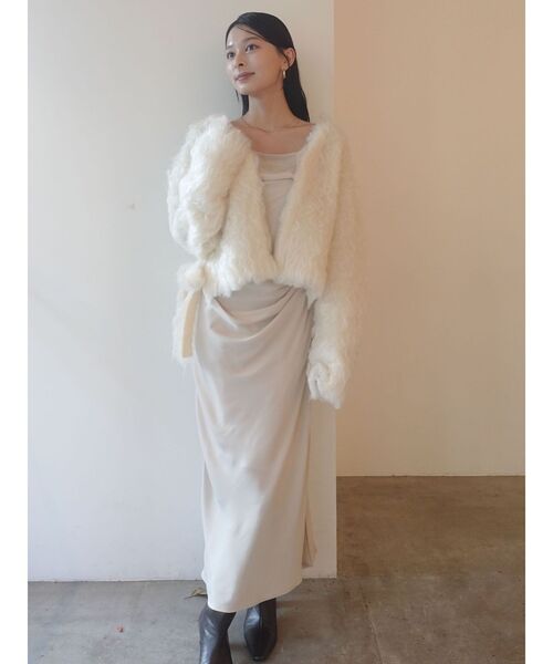 LAGUNAMOON(ラグナムーン)の「ファーライクニットカーデセットナローキャミワンピース(ワンピース・レディース・チャコールグレー/ベージュ・SMALL/MEDIUM)」の9枚目の写真