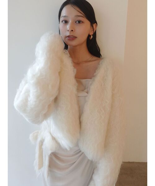 LAGUNAMOON(ラグナムーン)の「ファーライクニットカーデセットナローキャミワンピース(ワンピース・レディース・チャコールグレー/ベージュ・SMALL/MEDIUM)」の10枚目の写真