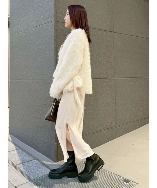 LAGUNAMOON(ラグナムーン)の「ファーライクニットカーデセットナローキャミワンピース(ワンピース・レディース・チャコールグレー/ベージュ・SMALL/MEDIUM)」の17枚目の写真