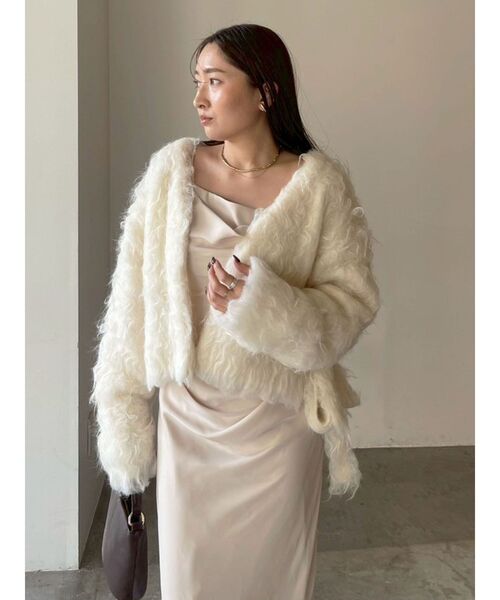 LAGUNAMOON(ラグナムーン)の「ファーライクニットカーデセットナローキャミワンピース(ワンピース・レディース・チャコールグレー/ベージュ・SMALL/MEDIUM)」の19枚目の写真