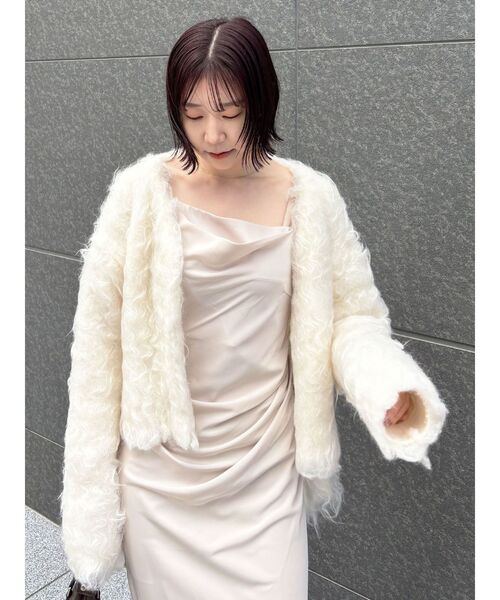 LAGUNAMOON(ラグナムーン)の「ファーライクニットカーデセットナローキャミワンピース(ワンピース・レディース・チャコールグレー/ベージュ・SMALL/MEDIUM)」の21枚目の写真