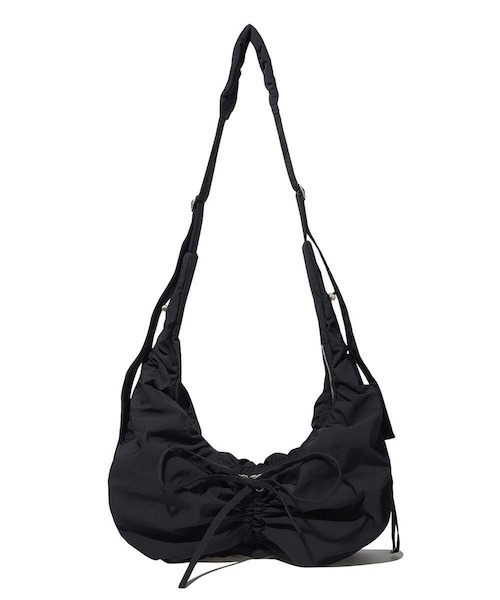 COVERNAT（カバーナット）の「CLOVERHEART NEW SHIRRING HOBO CROSSBODY BAG（ショルダーバッグ・レディース・ブラック/グレー・FREE）」の2枚目の写真