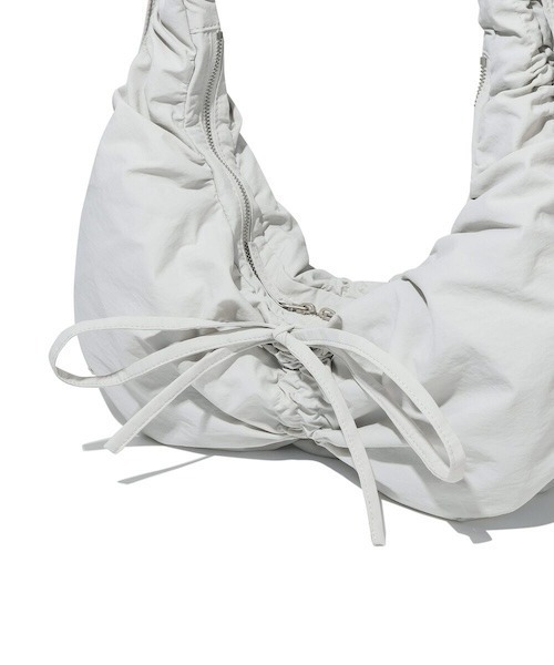 COVERNAT（カバーナット）の「CLOVERHEART NEW SHIRRING HOBO CROSSBODY BAG（ショルダーバッグ・レディース・ブラック/グレー・FREE）」の13枚目の写真