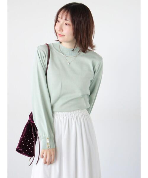 Te chichi TERRASSE（テチチテラス）の「袖口金釦ハイネックニット（ニット/セーター・レディース・オフホワイト/イエロー/ミント/チャコールグレー・F）」の3枚目の写真