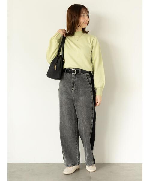 Te chichi TERRASSE（テチチテラス）の「袖口金釦ハイネックニット（ニット/セーター・レディース・オフホワイト/イエロー/ミント/チャコールグレー・F）」の6枚目の写真