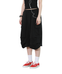 PIECEMAKER（ピースメーカー）の「KNEE PIN-TUCK CARGO SWEAT PANTS (BLACK)（その他パンツ）」