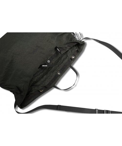 DIAFVINE(ディアフバイン)の「DV22STP.668 SLING BAG HEAVY NYLON -Deep Khaki-(メッセンジャーバッグ・メンズ・その他・ONE SIZE)」の4枚目の写真