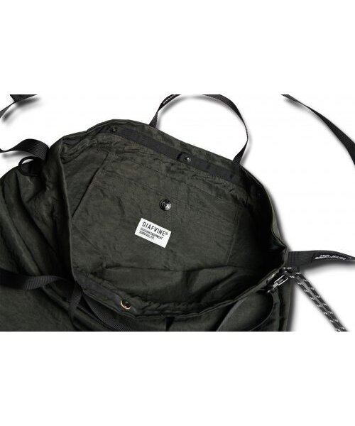 DIAFVINE(ディアフバイン)の「DV22STP.668 SLING BAG HEAVY NYLON -Deep Khaki-(メッセンジャーバッグ・メンズ・その他・ONE SIZE)」の6枚目の写真