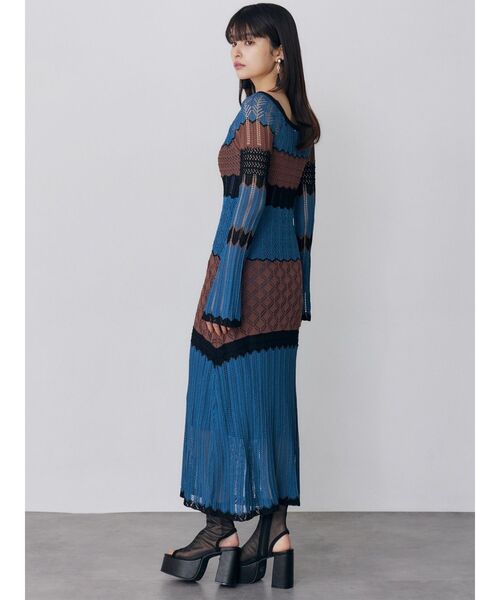 MURUA(ムルーア)の「バイカラークロシェニットワンピース(ワンピース・レディース・ホワイト/ブラック/ブルー・FREE)」の11枚目の写真