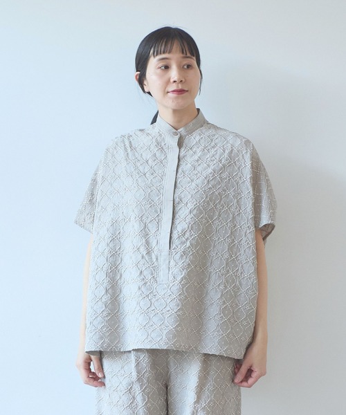 yuni(ユニ )の「単色刺繍squareブラウス(シャツ/ブラウス・レディース・ブラック/ベージュ/グリーン・FREE)」の3枚目の写真