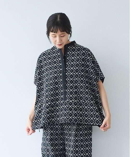 yuni(ユニ )の「単色刺繍squareブラウス(シャツ/ブラウス・レディース・ブラック/ベージュ/グリーン・FREE)」の19枚目の写真