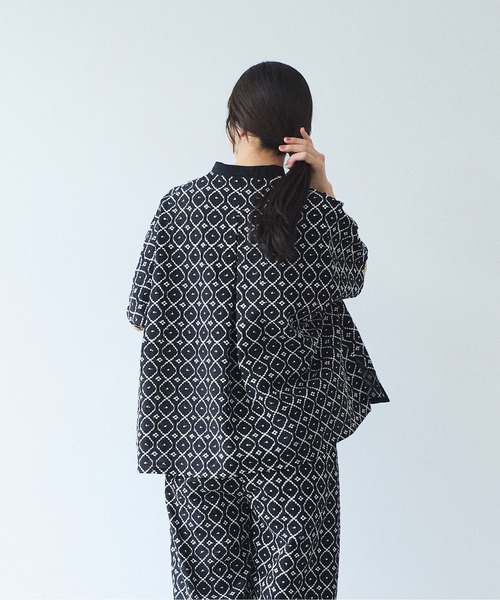 yuni(ユニ )の「単色刺繍squareブラウス(シャツ/ブラウス・レディース・ブラック/ベージュ/グリーン・FREE)」の21枚目の写真