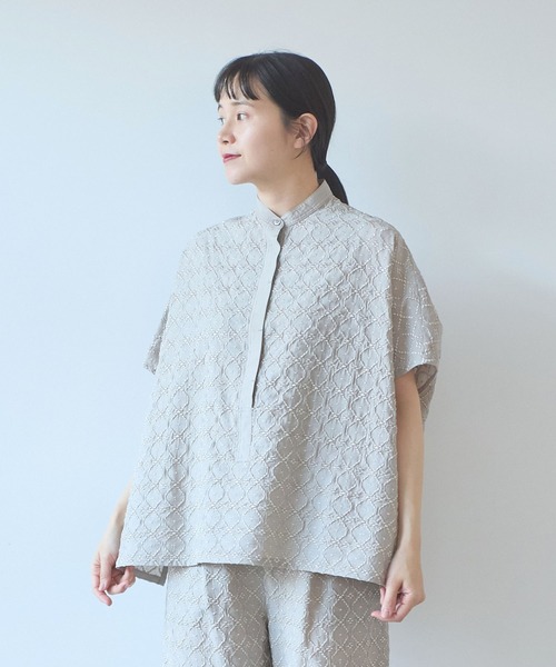 yuni(ユニ )の「単色刺繍squareブラウス(シャツ/ブラウス・レディース・ブラック/ベージュ/グリーン・FREE)」の7枚目の写真