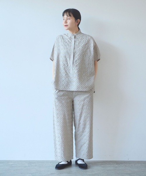 yuni(ユニ )の「単色刺繍squareブラウス(シャツ/ブラウス・レディース・ブラック/ベージュ/グリーン・FREE)」の4枚目の写真