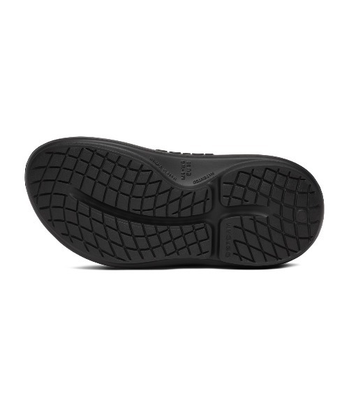 OOFOS(ウーフォス)の「ウーフォス OOFOS OOyea Black(サンダル・メンズ・ブラック・23.0cm/24.0cm/25.0cm/26.0cm/27.0cm/28.0cm)」の6枚目の写真
