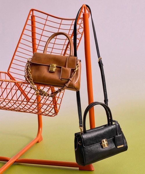 CHARLES & KEITH(チャールズ & キース)の「Acelynn エイスリン ロープチェーン トートバッグ(トートバッグ・レディース・ダークブラウン系3/ブラック・S)」の2枚目の写真