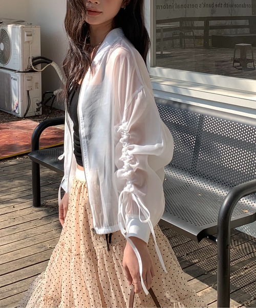 ROOPTOKYO(ループトウキョウ)の「袖ギャザーシアーブルゾン 冬服(ブルゾン・レディース・ブラック系その他2/ホワイト/ブラック・FREE)」の5枚目の写真