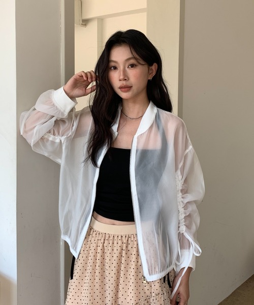 ROOPTOKYO(ループトウキョウ)の「袖ギャザーシアーブルゾン 冬服(ブルゾン・レディース・ブラック系その他2/ホワイト/ブラック・FREE)」の7枚目の写真