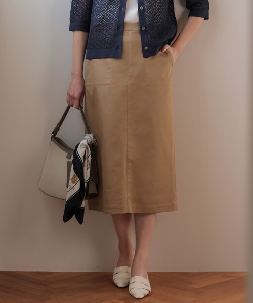 J.PRESS Ladies(J.プレス レディス)の「【WEB限定カラーあり】TCシャンブレーサテンST ナロー スカート(スカート・レディース・ダルブルー系/ベージュ系/ブルー系/黄土色系・S/XS)」の2枚目の写真