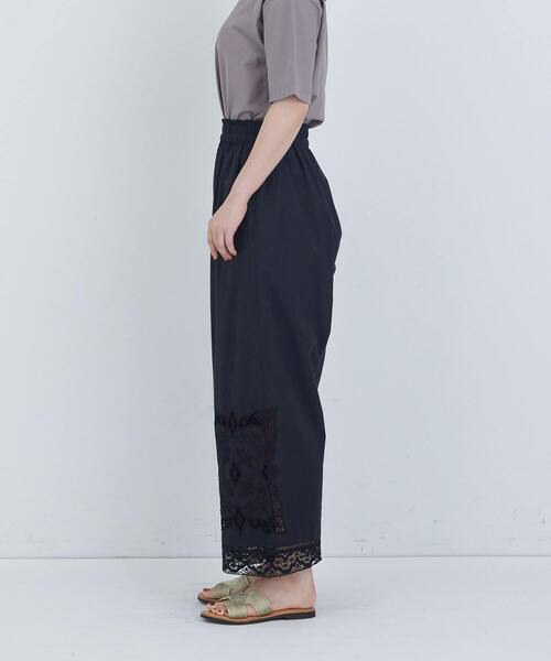 ADIEU TRISTESSE（アデュートリステス）の「ポプリン刺繍パンツ（その他パンツ・レディース・オフホワイト/ブラック・38）」の3枚目の写真