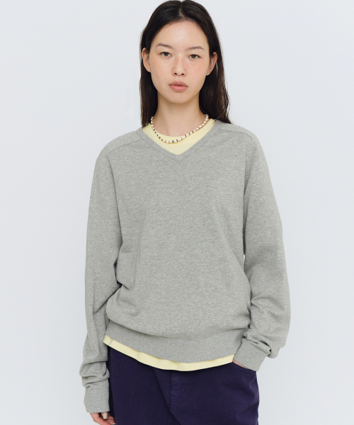 HS V‑neck L/S Knit — серый вязаный пуловер с V‑образным вырезом